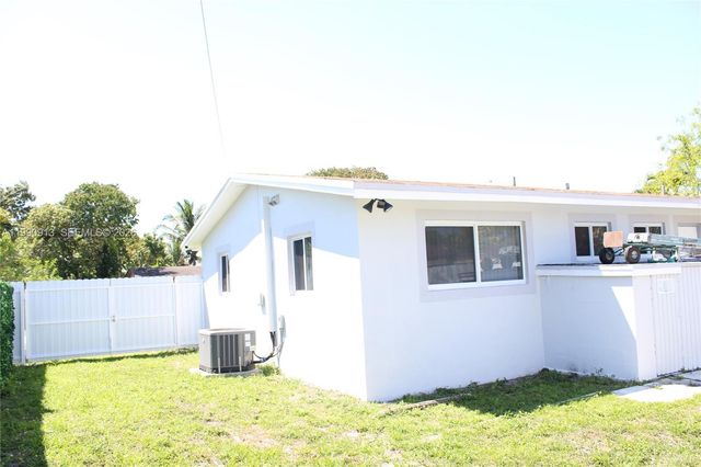 2411 SW 6th St, Fort Lauderdale, FL 33312