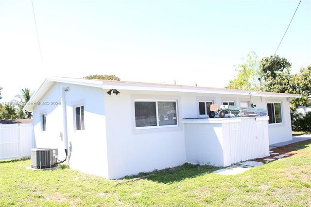 2411 SW 6th St, Fort Lauderdale, FL 33312