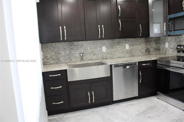 2411 SW 6th St, Fort Lauderdale, FL 33312