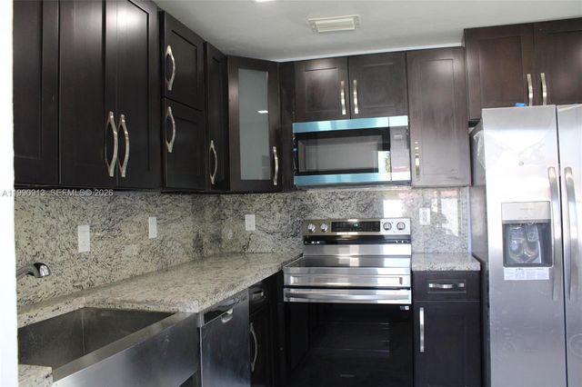 2411 SW 6th St, Fort Lauderdale, FL 33312