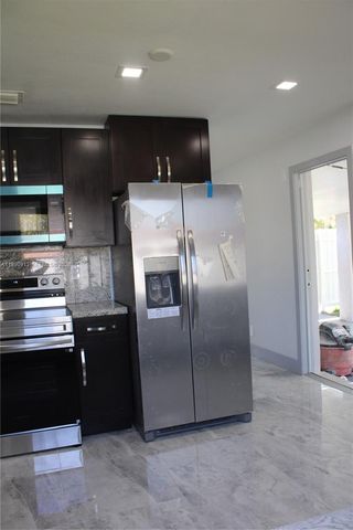 2411 SW 6th St, Fort Lauderdale, FL 33312