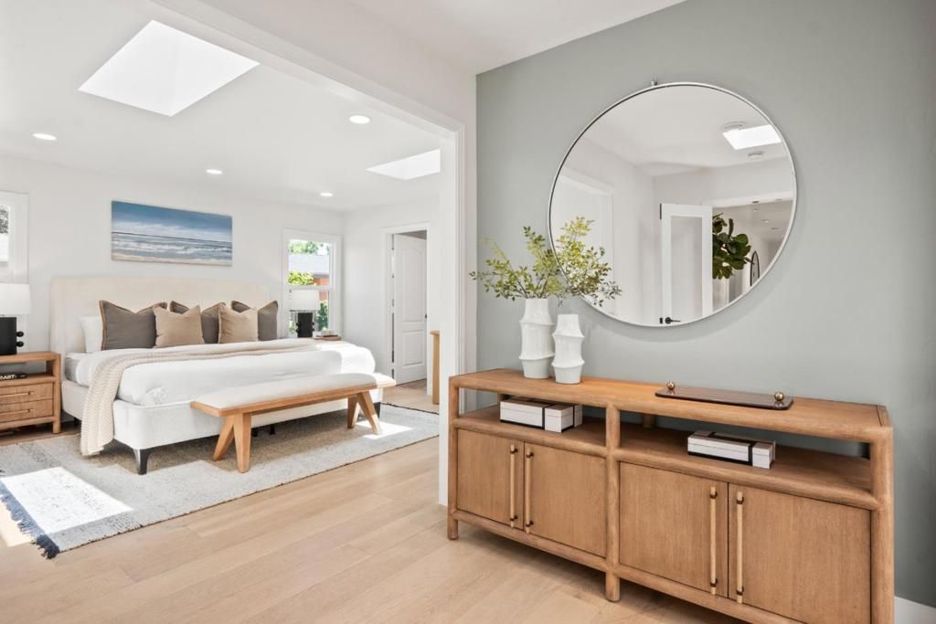 Image 10 of property listing at 1040 Haven Avenue, Redwood City, CA 94063