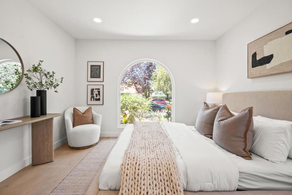 Image 15 of property listing at 1040 Haven Avenue, Redwood City, CA 94063