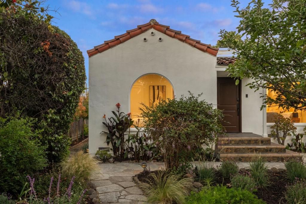Image 2 of property listing at 1040 Haven Avenue, Redwood City, CA 94063