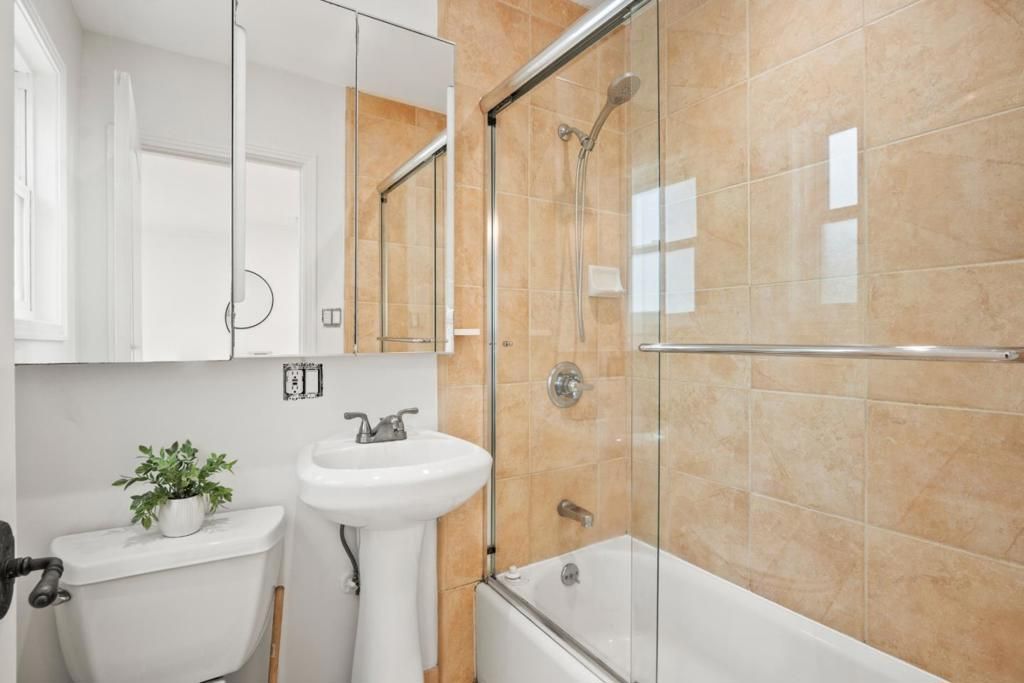 Image 23 of property listing at 1040 Haven Avenue, Redwood City, CA 94063