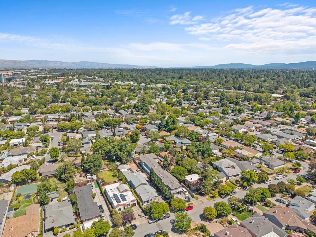 Image 27 of property listing at 1040 Haven Avenue, Redwood City, CA 94063