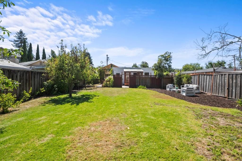Image 29 of property listing at 1040 Haven Avenue, Redwood City, CA 94063