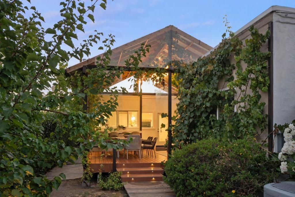 Image 32 of property listing at 1040 Haven Avenue, Redwood City, CA 94063