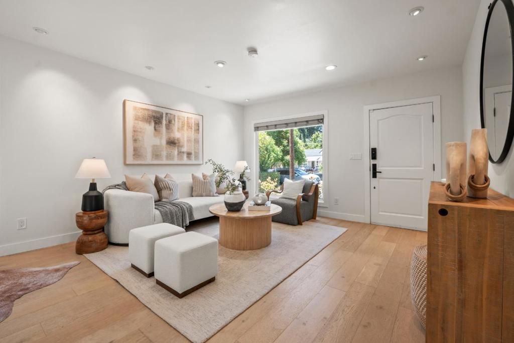Image 5 of property listing at 1040 Haven Avenue, Redwood City, CA 94063