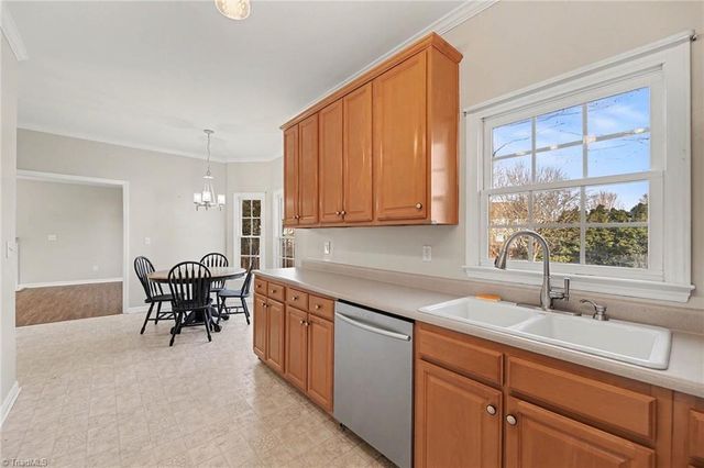 802 Lisa Run Court, Kernersville, NC 27284