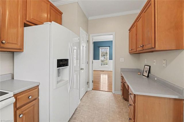 802 Lisa Run Court, Kernersville, NC 27284