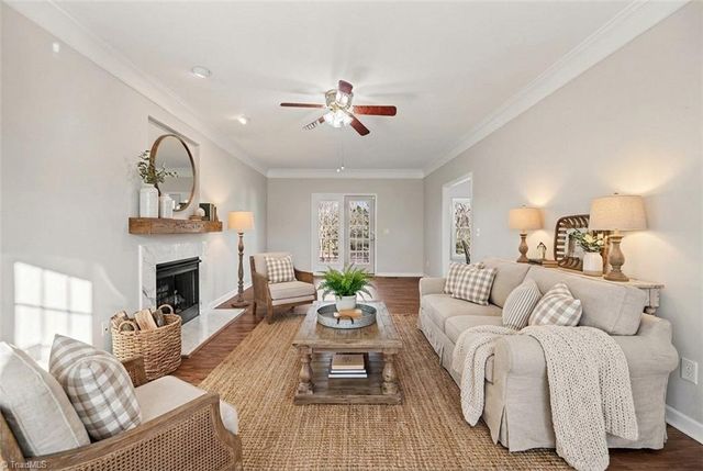 802 Lisa Run Court, Kernersville, NC 27284