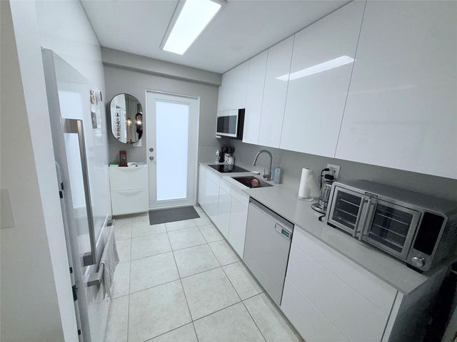 3223 NE 12th Street 6E, Pompano Beach, FL 33062