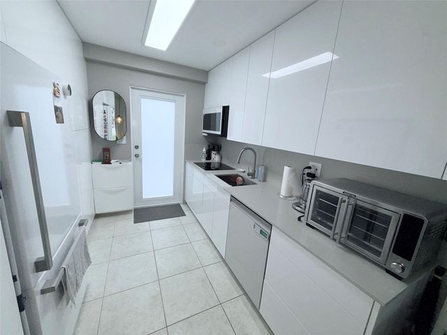 3223 NE 12th Street 6E, Pompano Beach, FL 33062