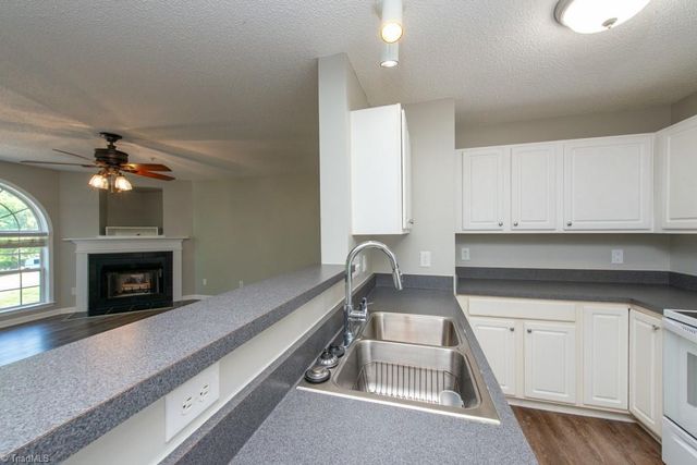 1021 Ivy Glen Drive, Winston-salem, NC 27127