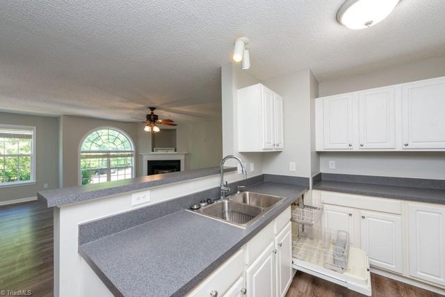 1021 Ivy Glen Drive, Winston-salem, NC 27127