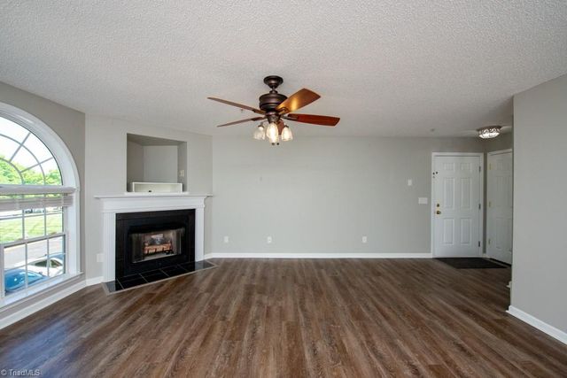 1021 Ivy Glen Drive, Winston-salem, NC 27127