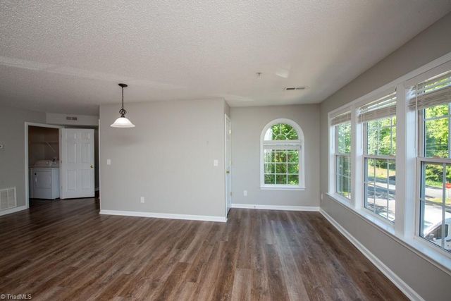 1021 Ivy Glen Drive, Winston-salem, NC 27127