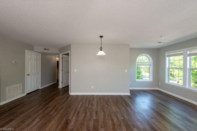 1021 Ivy Glen Drive, Winston-salem, NC 27127