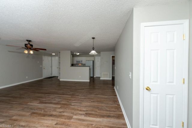 1021 Ivy Glen Drive, Winston-salem, NC 27127
