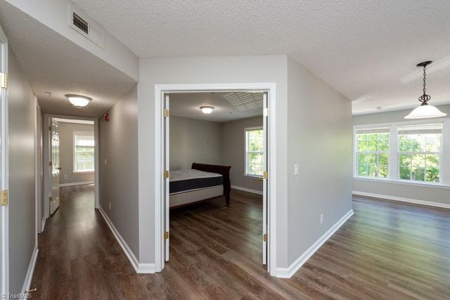 1021 Ivy Glen Drive, Winston-salem, NC 27127