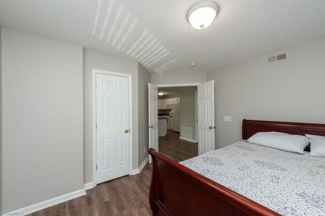 1021 Ivy Glen Drive, Winston-salem, NC 27127
