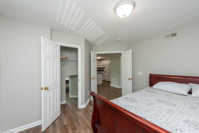 1021 Ivy Glen Drive, Winston-salem, NC 27127