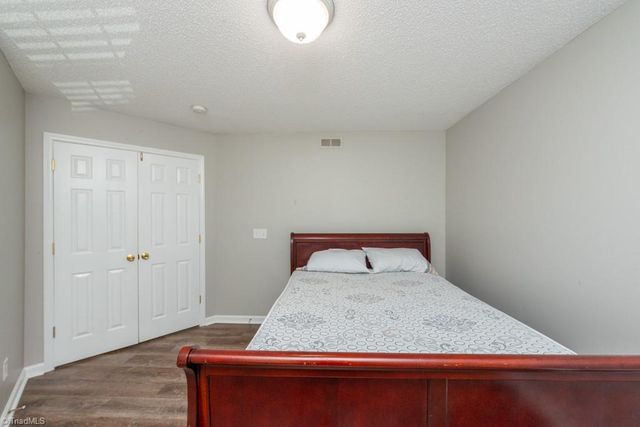 1021 Ivy Glen Drive, Winston-salem, NC 27127