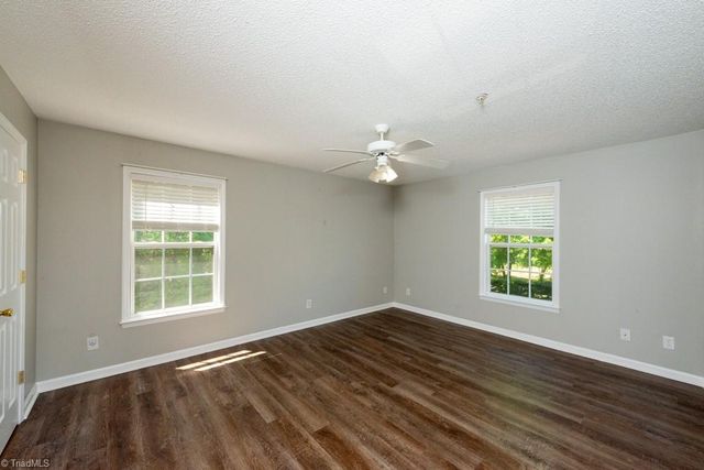 1021 Ivy Glen Drive, Winston-salem, NC 27127