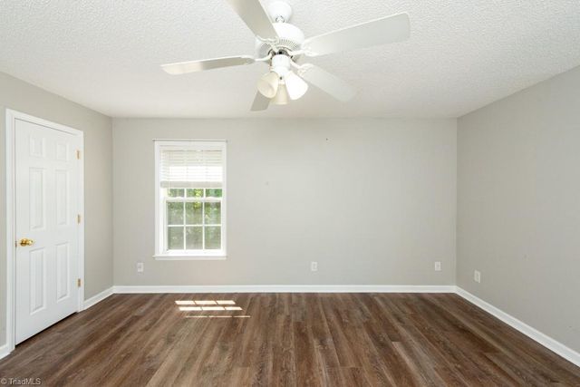 1021 Ivy Glen Drive, Winston-salem, NC 27127