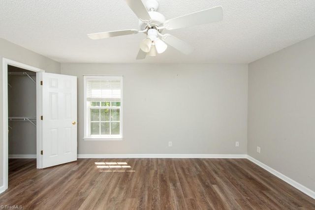 1021 Ivy Glen Drive, Winston-salem, NC 27127