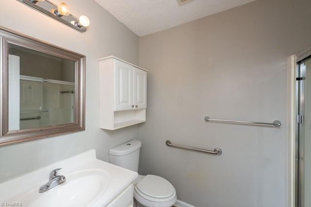 1021 Ivy Glen Drive, Winston-salem, NC 27127