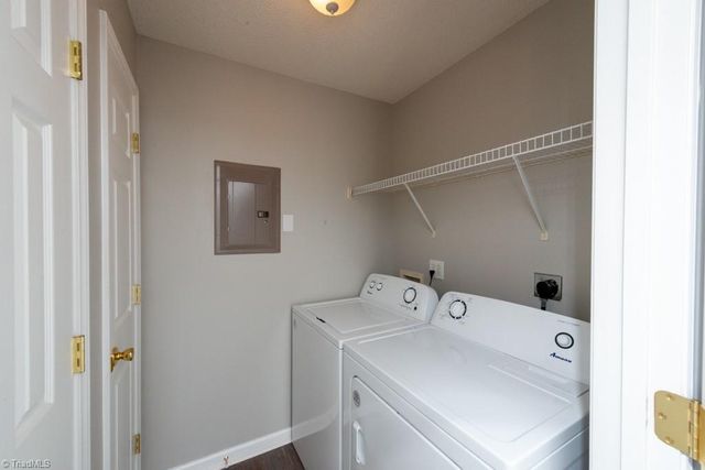1021 Ivy Glen Drive, Winston-salem, NC 27127
