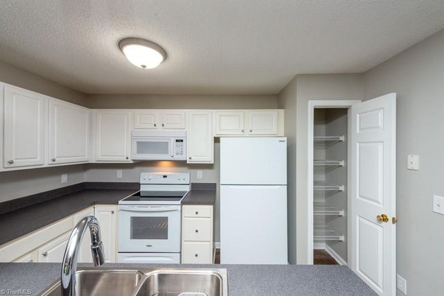 1021 Ivy Glen Drive, Winston-salem, NC 27127