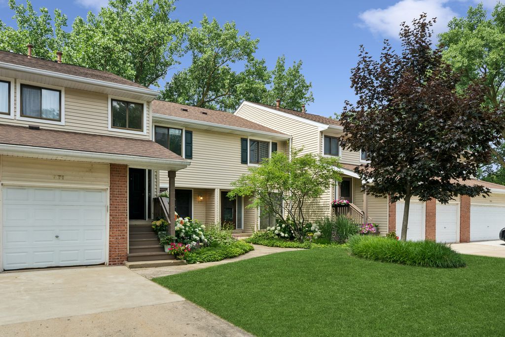 971 HIDDEN LAKE Drive, Buffalo Grove, IL 60089