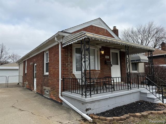 8241 KALTZ, Center Line, MI 48015