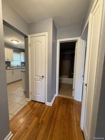 8241 KALTZ, Center Line, MI 48015