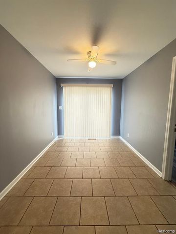8241 KALTZ, Center Line, MI 48015