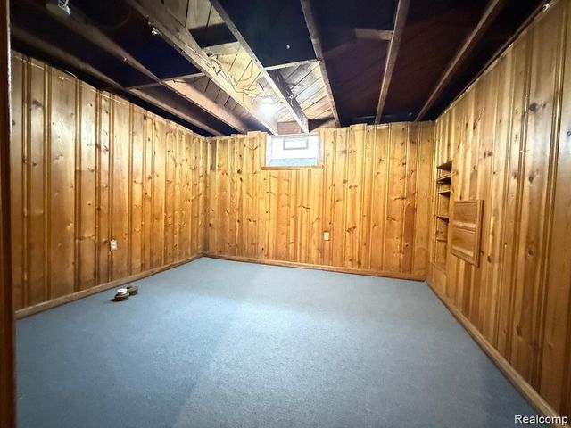 8241 KALTZ, Center Line, MI 48015