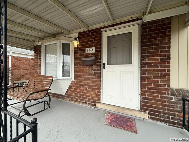8241 KALTZ, Center Line, MI 48015