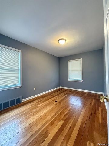 8241 KALTZ, Center Line, MI 48015