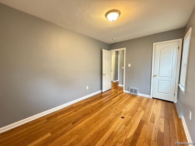 8241 KALTZ, Center Line, MI 48015