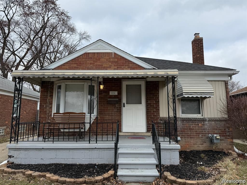 8241 KALTZ, Center Line, MI 48015