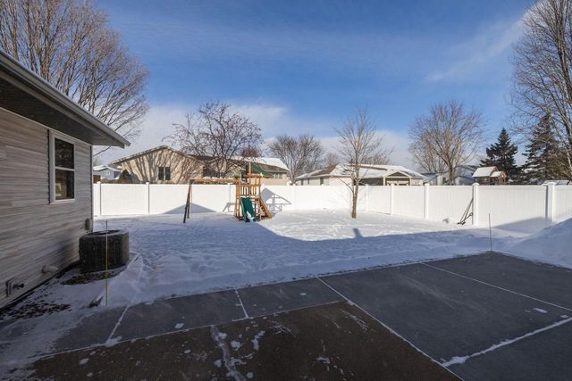 927 Streblow STREET, Onalaska, WI 54650