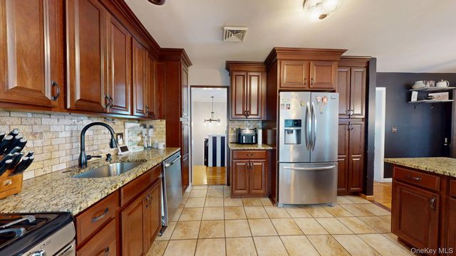 44 Roe Avenue, Cornwall On Hudson, NY 12520