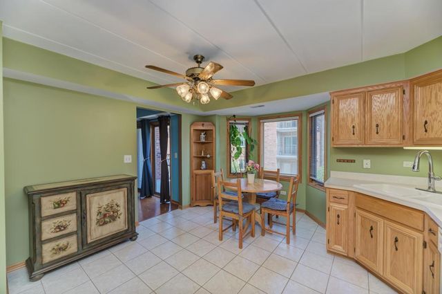 9420 S Melvina Avenue 2NW, Oak Lawn, IL 60453
