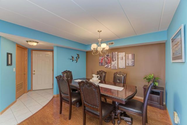 9420 S Melvina Avenue 2NW, Oak Lawn, IL 60453