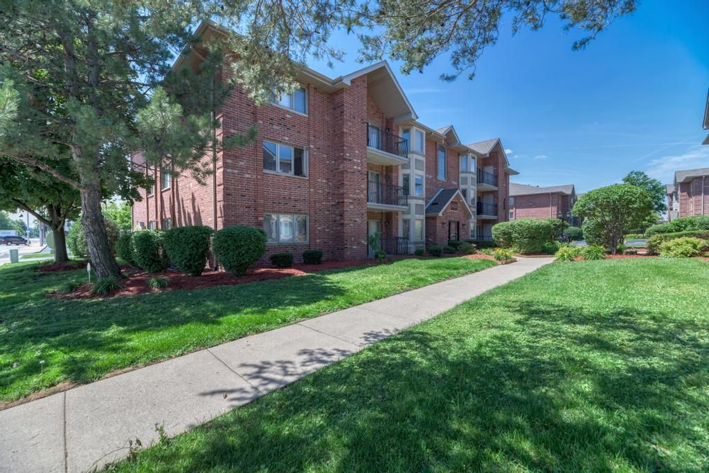 9420 S Melvina Avenue 2NW, Oak Lawn, IL 60453