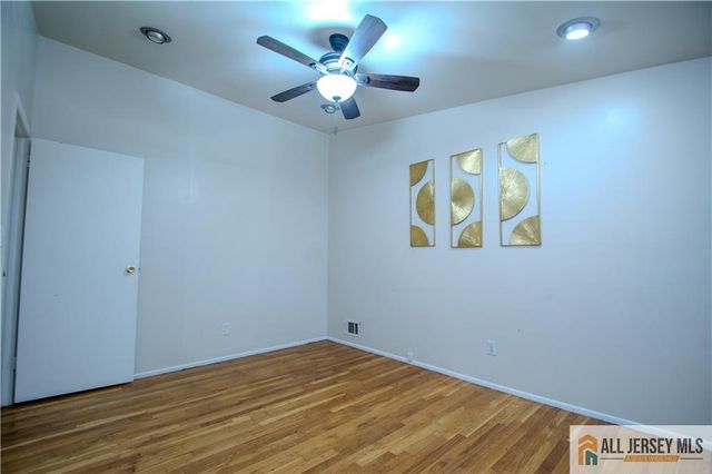 19 Hyde Avenue, Iselin, NJ 08830