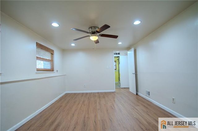 19 Hyde Avenue, Iselin, NJ 08830